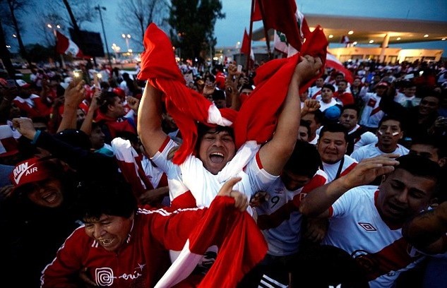 CĐV Peru gây náo loạn tại Argentina - Bóng Đá
