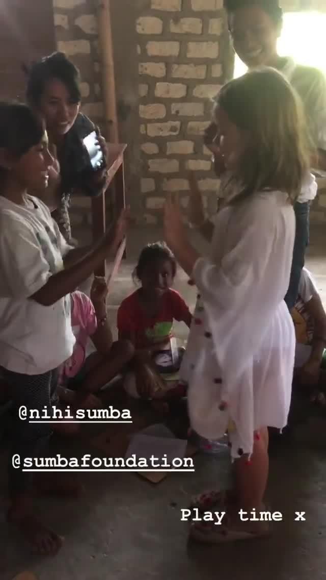 Giải trí ở hộp đêm, dàn sao Man Utd vẫn bị NHM vây kín - Bóng Đá