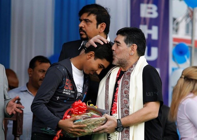 Diego Maradona được dựng tượng ở Ấn Độ - Bóng Đá