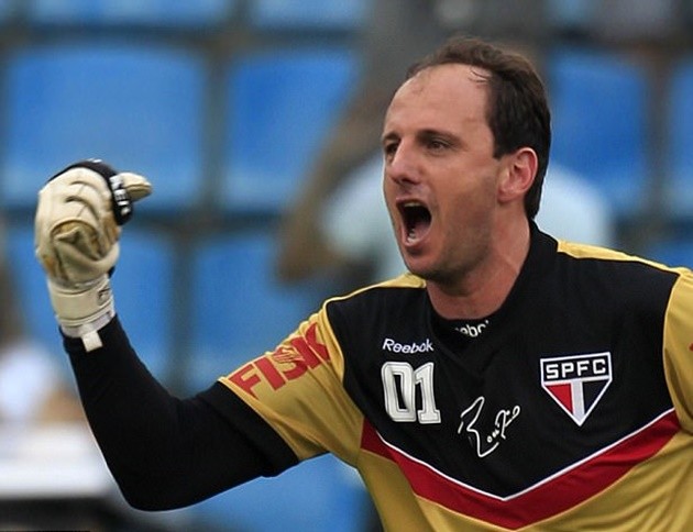 10 thủ môn nổi tiếng vì những bàn thắng vỡ tung cầu trường - Bóng Đá