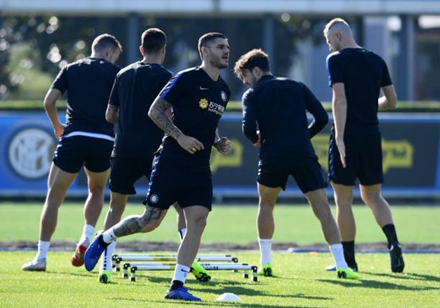 Dàn sao Inter Milan phấn khởi tột độ khi được huyền thoại ghé thăm - Bóng Đá