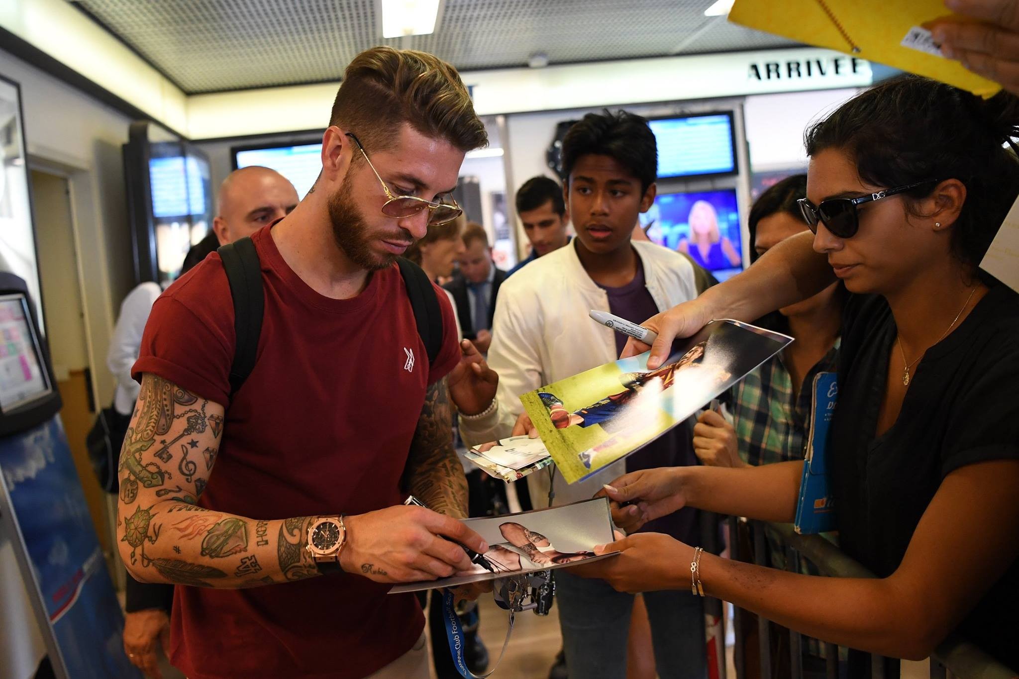 Lĩnh trọn đầu gối, người cũ vẫn khiến tiền đạo của Arsenal tắt điện - Bóng Đá