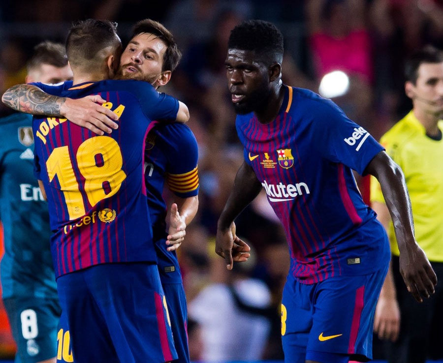 Những hình ảnh lung linh của Kylian Mbappe trên đường phố Paris - Bóng Đá