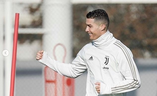 Ronaldo làm gì khi 