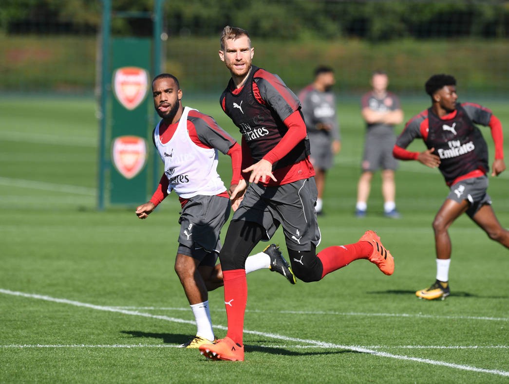 Alexis Sanchez hóa diễn viên hài trên sân tập Arsenal - Bóng Đá