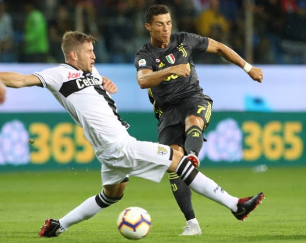Tiếp tục tịt ngòi, Ronaldo bị đồng đội 'giáo huấn' - Bóng Đá