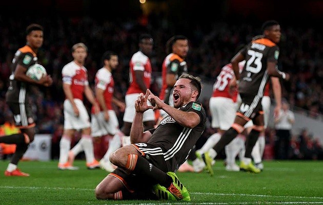 Chỉ cần ra sân 5 phút, thần tài Welbeck đã thiết lập được kỉ lục mới - Bóng Đá