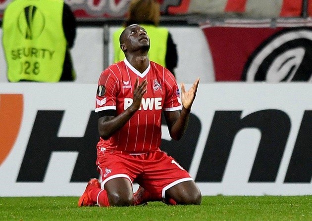 Bật nhảy như Ronaldo, Sergio Ramos giúp Real có lên đỉnh thế giới lần thứ 4 - Bóng Đá
