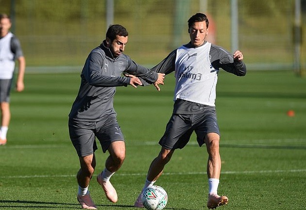 Tịt ngòi, Ronaldo còn bị tố chơi 