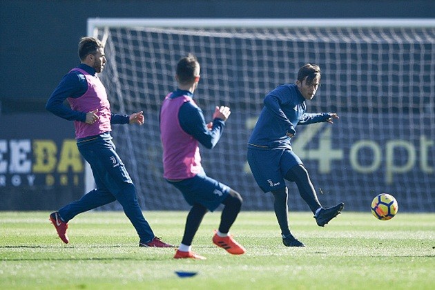 Mahrez tập chiêu lạ  - Bóng Đá