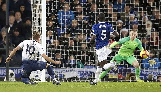 Thống kê ấn tượng vòng 18 Premier League: Arsenal lần đầu 