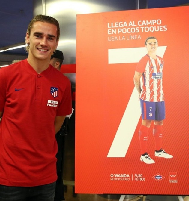 Dàn sao Atletico thích thú cùng nhau đi tàu điện - Bóng Đá