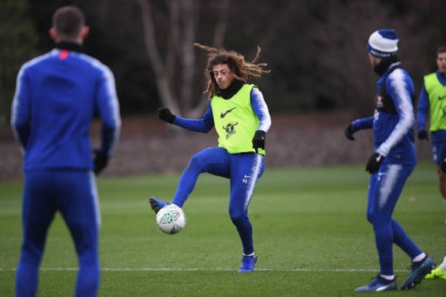 Sau siêu phẩm. Giroud vẫn cúi gầm mặt nghe Sarri chỉ giáo - Bóng Đá