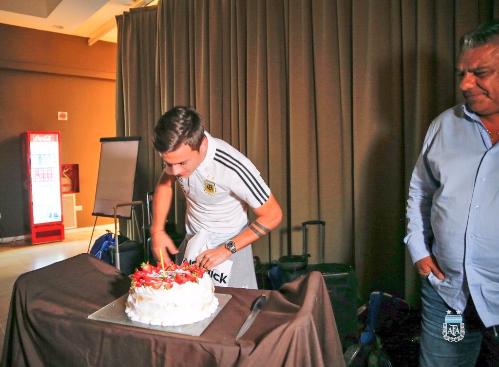 dybala được tổ chức sinh nhật cùng argentina - Bóng Đá