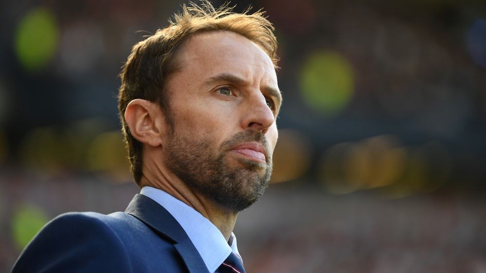 Gareth Southgate thăm trẻ em khuyết tật - Bóng Đá