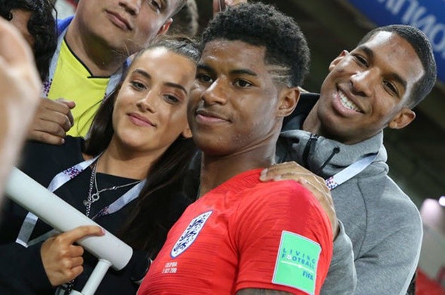 Khoảnh khắc tình tứ của Rashford và bạn gái - Bóng Đá