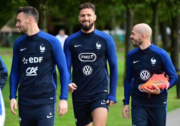 Giroud tút lại vẻ đẹp trai trong ngày lên tuyển Pháp - Bóng Đá