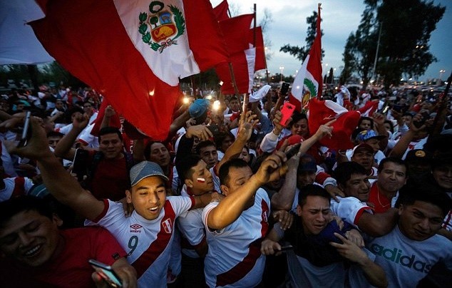 CĐV Peru gây náo loạn tại Argentina - Bóng Đá