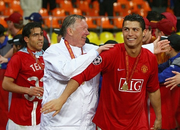 Ronaldo post hình Sir Alex - Bóng Đá