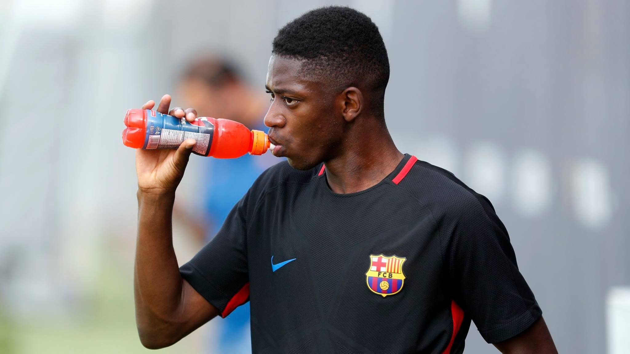 Dembele vã mồ hôi trong buổi tập đầu tiên tại Barcelona - Bóng Đá