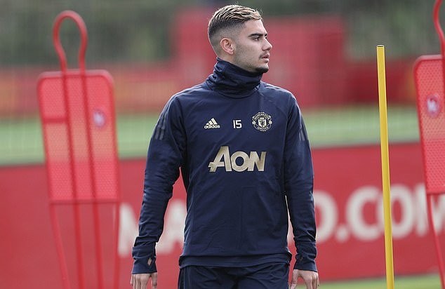 Mặt sân Wembley bị xới tung, Pep Guardiola có lo lắng? - Bóng Đá