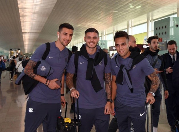 Dàn sao Inter mang thời trang lạ 