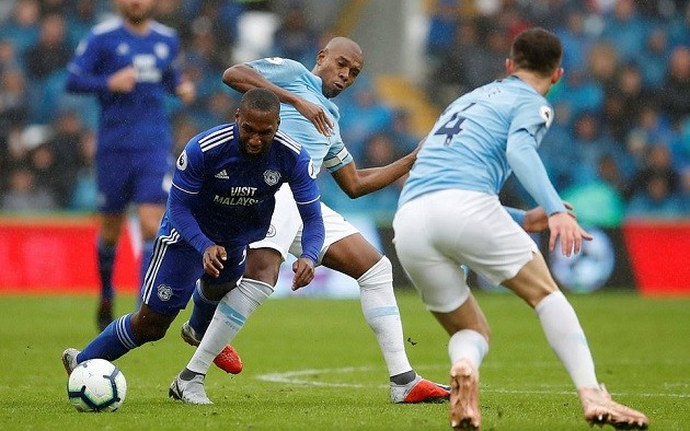 Hậu vệ Cardiff khóc hận khi để Mahrez làm xiếc với trái bóng - Bóng Đá
