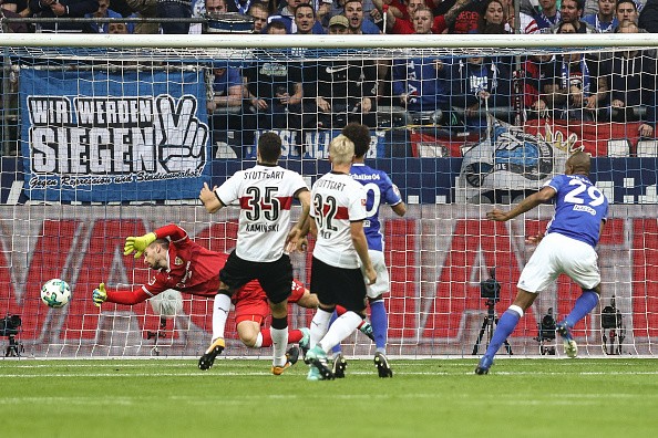Schalke 3-1 Stuttgart: Hoàng đế xanh cho Thiên nga phơi xác - Bóng Đá