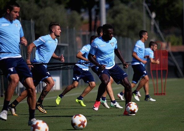 Nani 'quẩy' cực sung trên sân tập Lazio - Bóng Đá