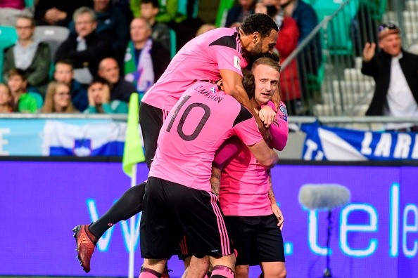 'Cầm vàng để vàng rơi', Scotland tức tưởi rời cuộc chơi - Bóng Đá