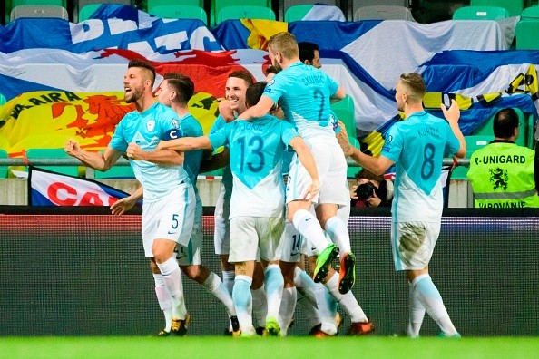 'Cầm vàng để vàng rơi', Scotland tức tưởi rời cuộc chơi - Bóng Đá