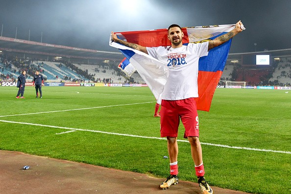 Serbia 'nghẹt thở' đến World Cup, Matic ôm hôn đồng đội cũ - Bóng Đá