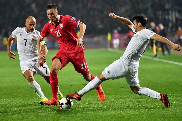 Serbia 'nghẹt thở' đến World Cup, Matic ôm hôn đồng đội cũ - Bóng Đá