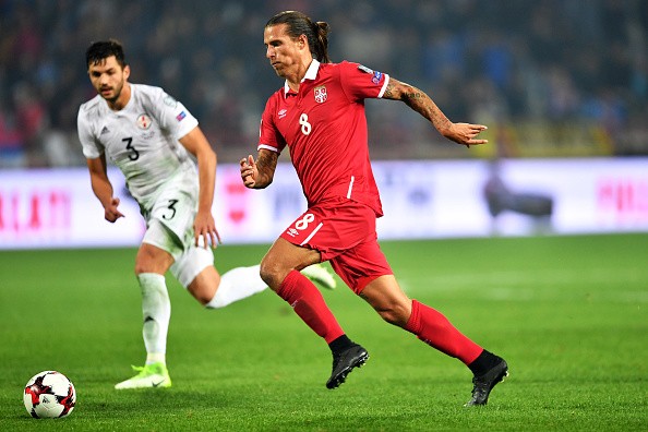 Serbia 'nghẹt thở' đến World Cup, Matic ôm hôn đồng đội cũ - Bóng Đá