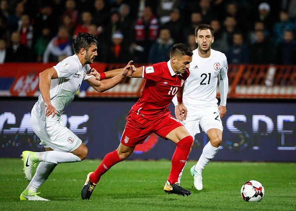 Serbia 'nghẹt thở' đến World Cup, Matic ôm hôn đồng đội cũ - Bóng Đá