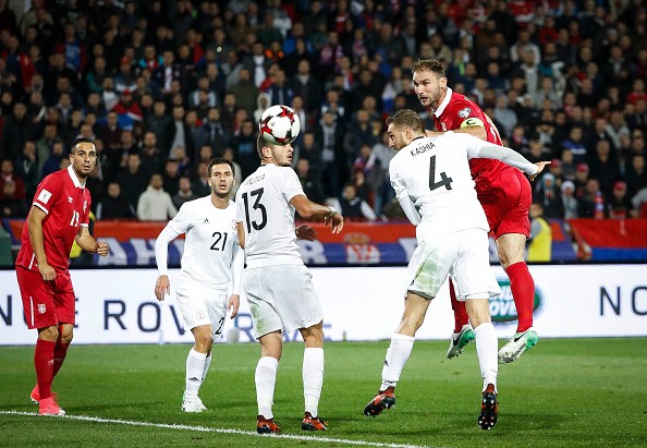 Serbia 'nghẹt thở' đến World Cup, Matic ôm hôn đồng đội cũ - Bóng Đá
