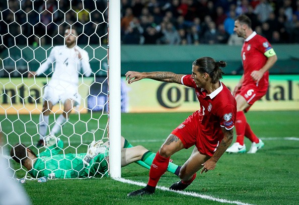 Serbia 'nghẹt thở' đến World Cup, Matic ôm hôn đồng đội cũ - Bóng Đá