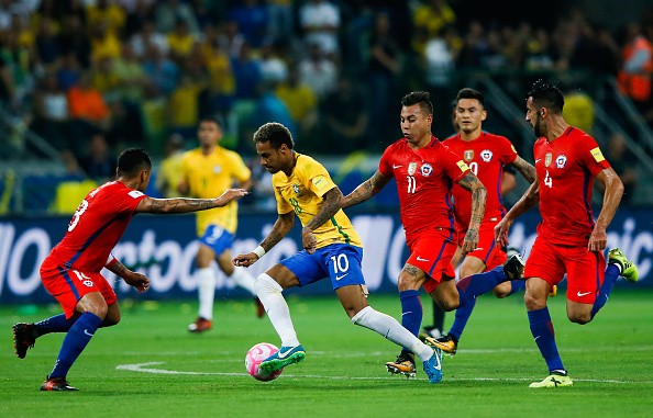 Nhìn lại khoảnh khắc nghiệt ngã của Sanchez và đồng đội - Bóng Đá
