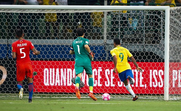 Nhìn lại khoảnh khắc nghiệt ngã của Sanchez và đồng đội - Bóng Đá