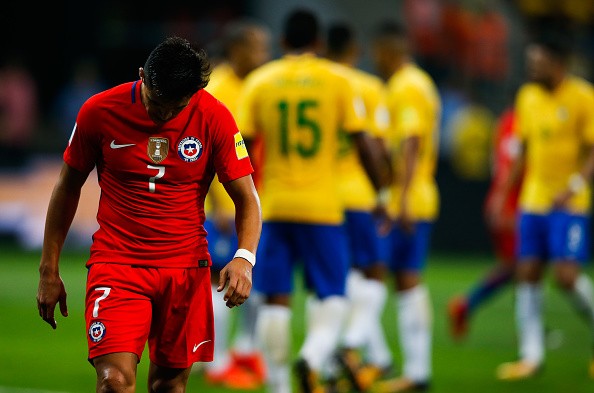Nhìn lại khoảnh khắc nghiệt ngã của Sanchez và đồng đội - Bóng Đá