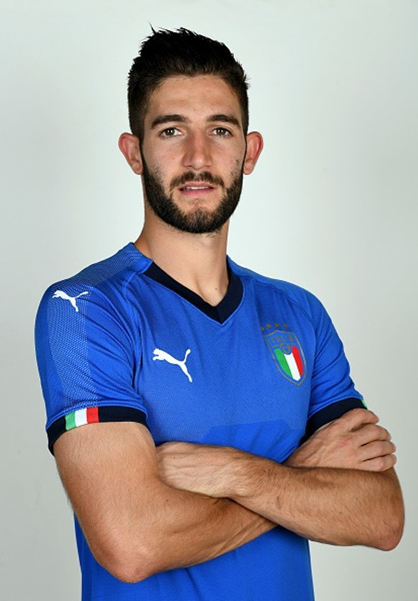 Dàn 'soái ca' Italia rủ nhau khoe dáng trong màu áo mới - Bóng Đá