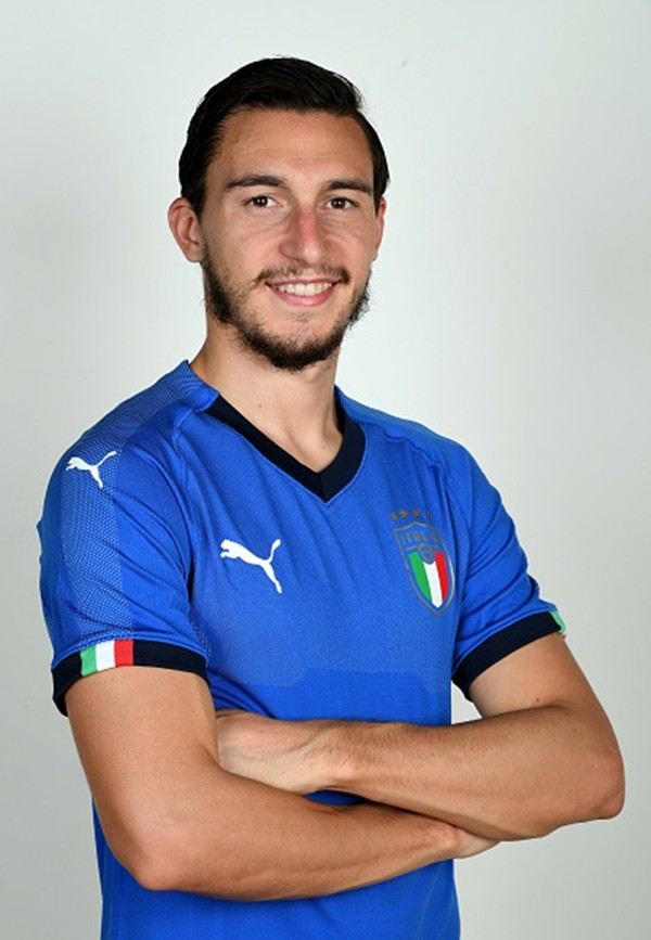 Dàn 'soái ca' Italia rủ nhau khoe dáng trong màu áo mới - Bóng Đá