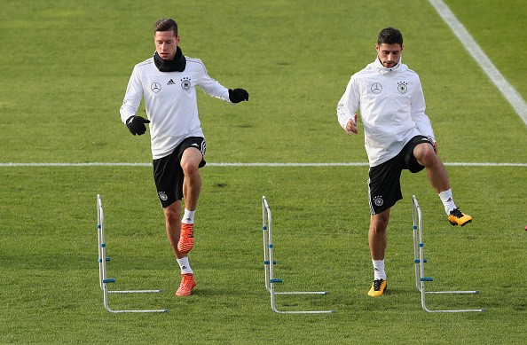 Joachim Low hóa Ninja trên sân tập Cỗ xe tăng - Bóng Đá