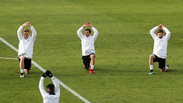 Joachim Low hóa Ninja trên sân tập Cỗ xe tăng - Bóng Đá