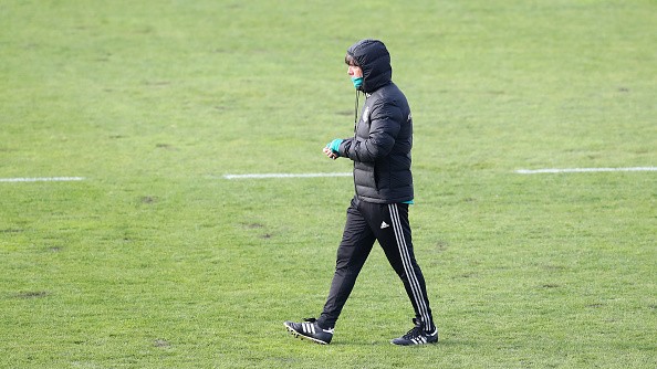 Joachim Low hóa Ninja trên sân tập Cỗ xe tăng - Bóng Đá