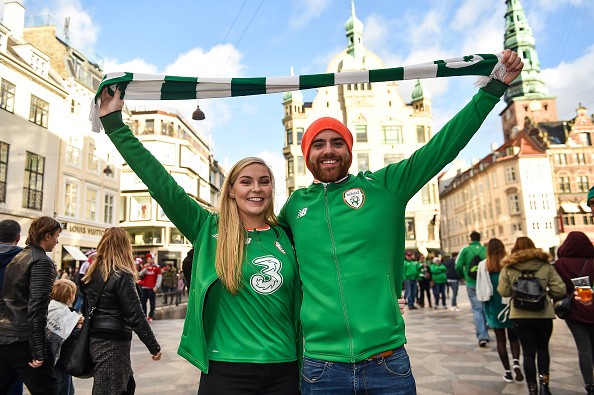 Đến Đan Mạch, CĐV CH Ireland 'quậy tưng' Victoria's Secret - Bóng Đá