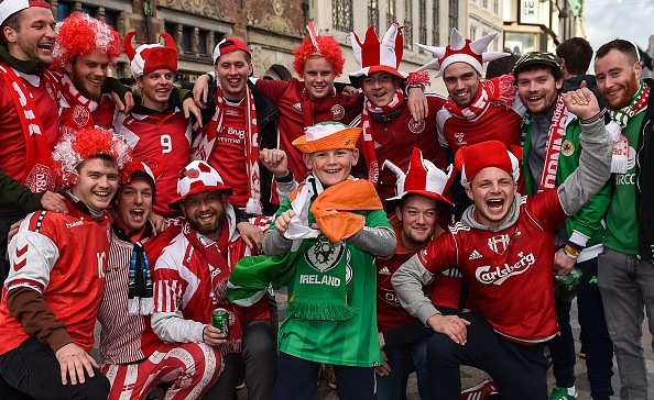 Đến Đan Mạch, CĐV CH Ireland 'quậy tưng' Victoria's Secret - Bóng Đá