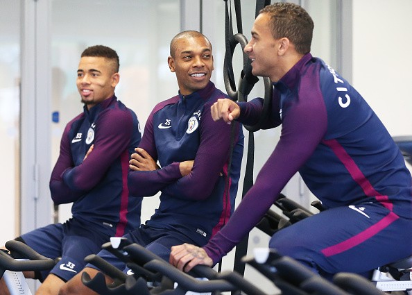 Sterling cười 'ngoác mồm' ngày hội ngộ đồng đội - Bóng Đá