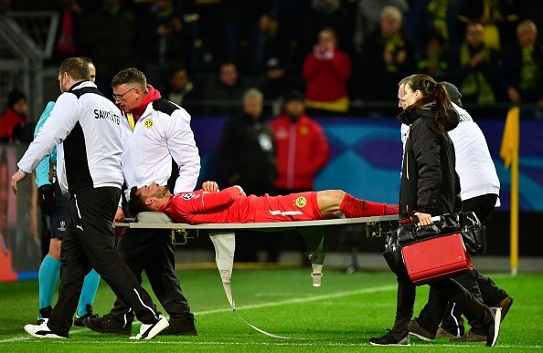 Liên tục bắn phá, Tottenham khiến thủ môn Dortmund rời sân - Bóng Đá