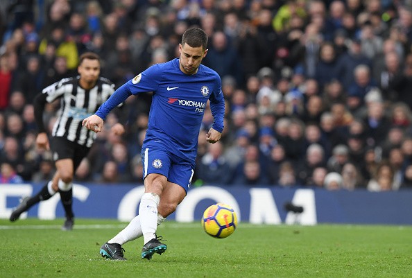 Mặc đối phương chơi xấu, Hazard 'không thể dừng lại' - Bóng Đá